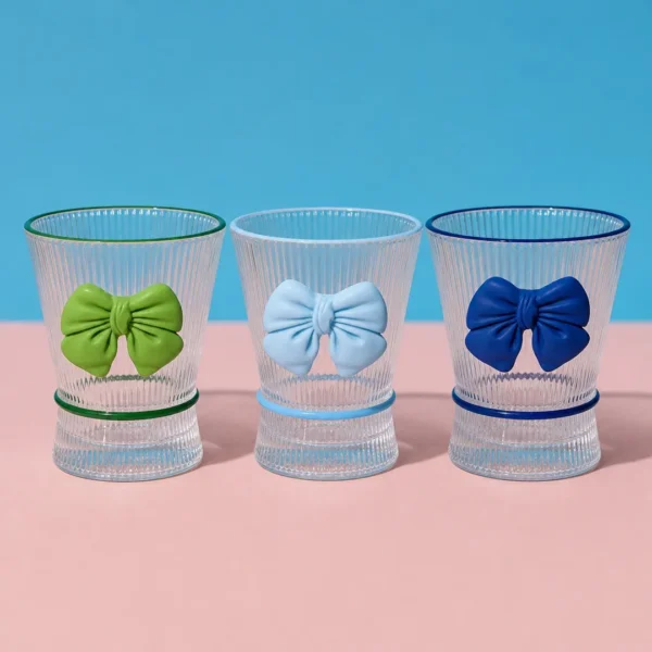 vaso de cristal coquette con mono en relieve